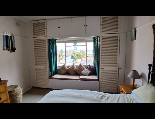 2 BEDROOM APARTMENT FOR SALE IN ESSENWOOD
